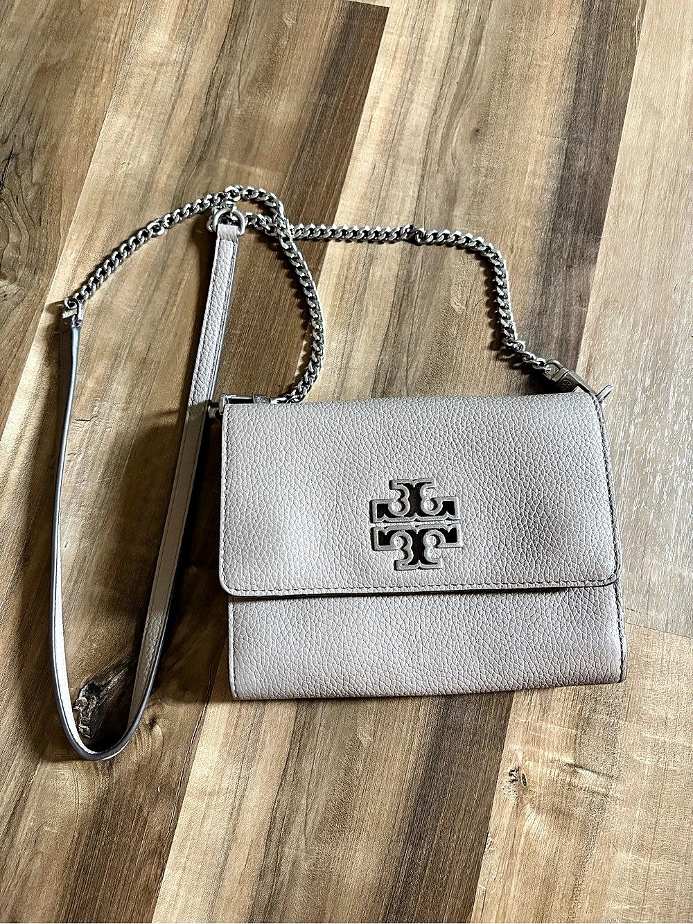 Tory Burch Leather Chain Envelope Crossbody in Gray